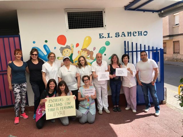 TERCERA JORNADA DE MOVILIZACIONES EN LAS ESCUELAS INFANTILES CONTRA EL ABANDONO DE LA JUNTA. (Galería de fotos) TERCERA JORNADA DE MOVILIZACIONES EN LAS ESCUELAS INFANTILES CONTRA EL ABANDONO DE LA JUNTA. (Galería de fotos)